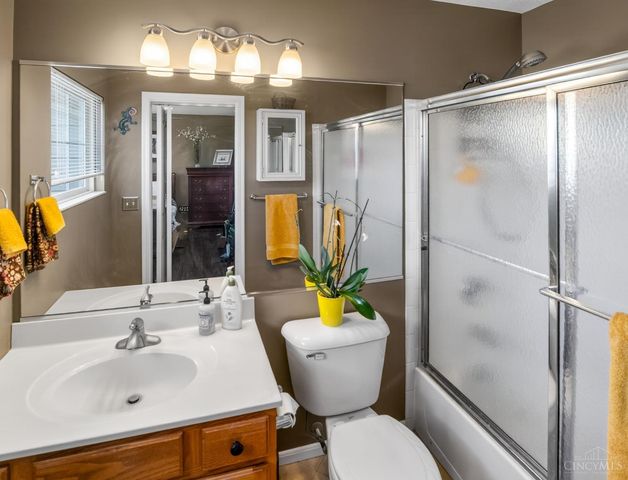 5925 Castlewood Crossing, Miami Twp, OH 45150