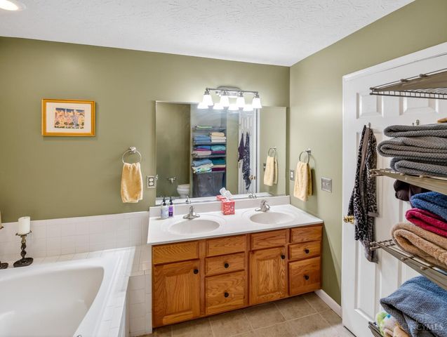 5925 Castlewood Crossing, Miami Twp, OH 45150