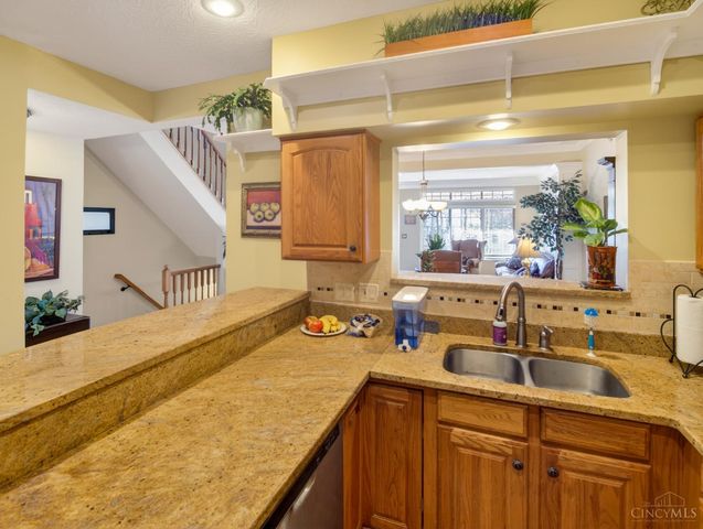 5925 Castlewood Crossing, Miami Twp, OH 45150