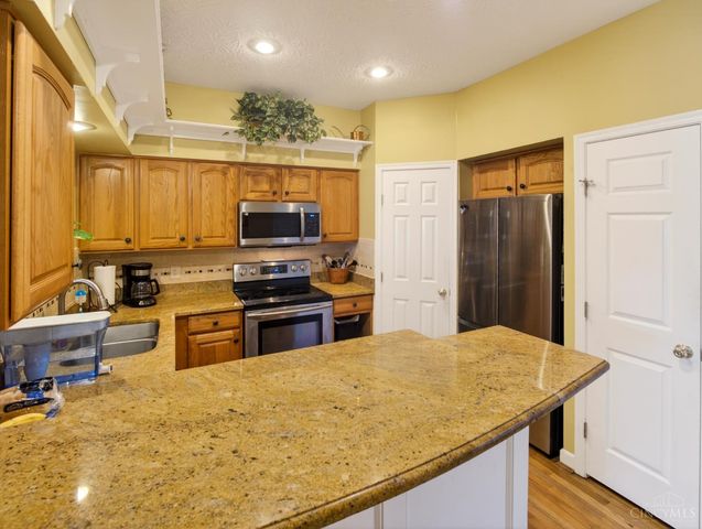5925 Castlewood Crossing, Miami Twp, OH 45150