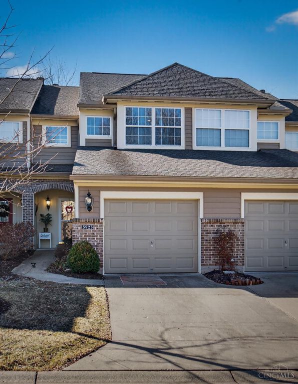 5925 Castlewood Crossing, Miami Twp, OH 45150