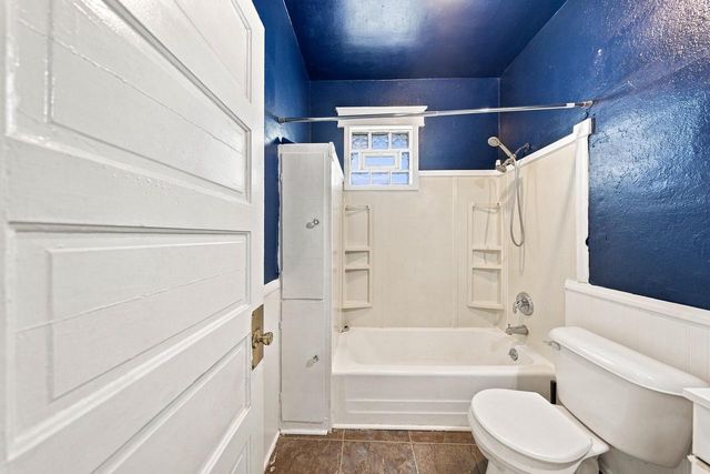 1564 S 77th STREET, West Allis, WI 53214