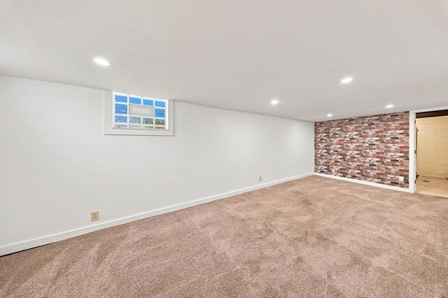 1564 S 77th STREET, West Allis, WI 53214