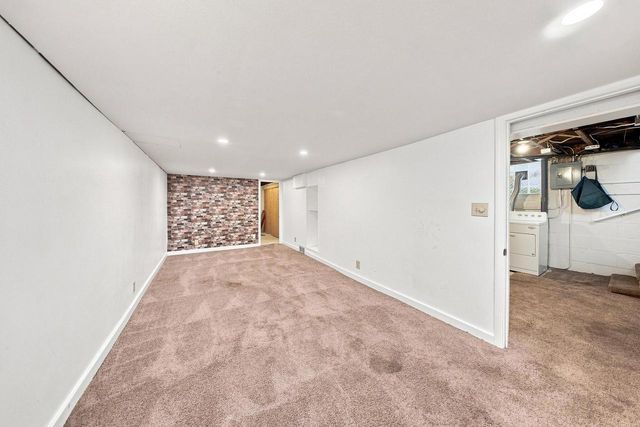 1564 S 77th STREET, West Allis, WI 53214