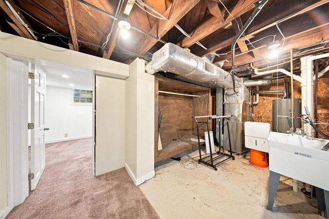 1564 S 77th STREET, West Allis, WI 53214