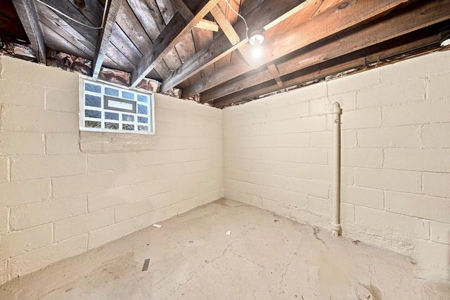 1564 S 77th STREET, West Allis, WI 53214