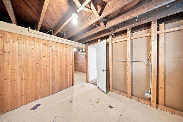 1564 S 77th STREET, West Allis, WI 53214