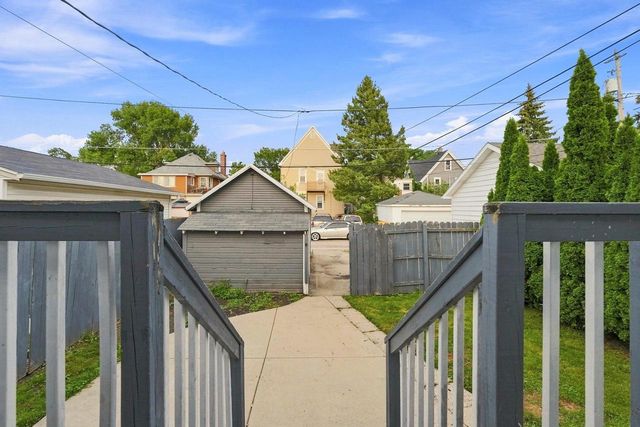 1564 S 77th STREET, West Allis, WI 53214