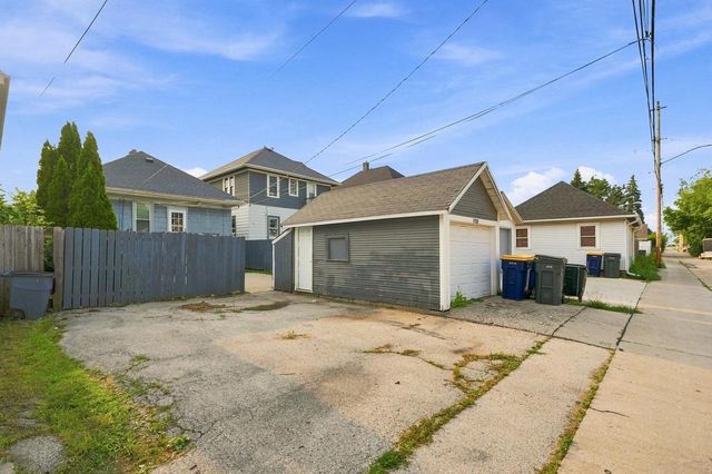 1564 S 77th STREET, West Allis, WI 53214