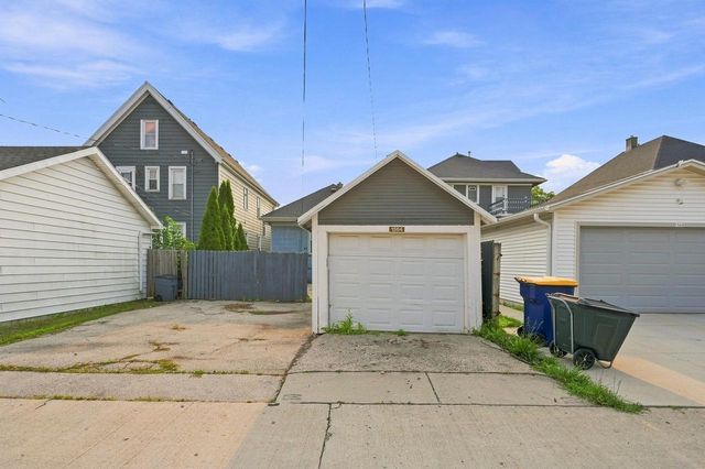 1564 S 77th STREET, West Allis, WI 53214
