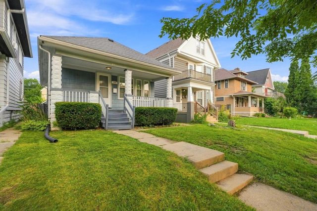 1564 S 77th STREET, West Allis, WI 53214