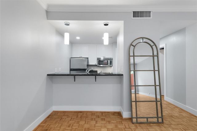 7929 Woodway Drive 4, Houston, TX 77063