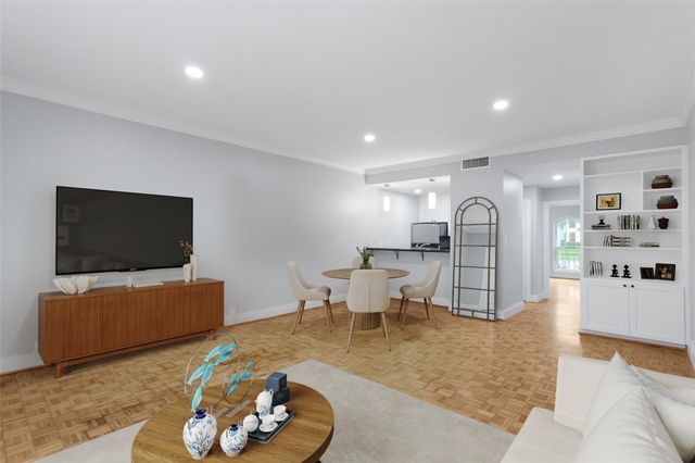 7929 Woodway Drive 4, Houston, TX 77063