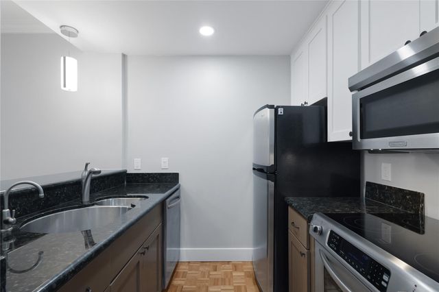 7929 Woodway Drive 4, Houston, TX 77063