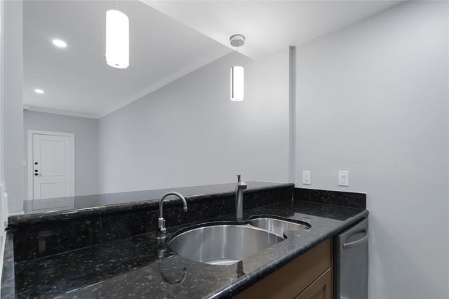 7929 Woodway Drive 4, Houston, TX 77063