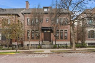2660 N Hartland Court, Chicago, IL 60614