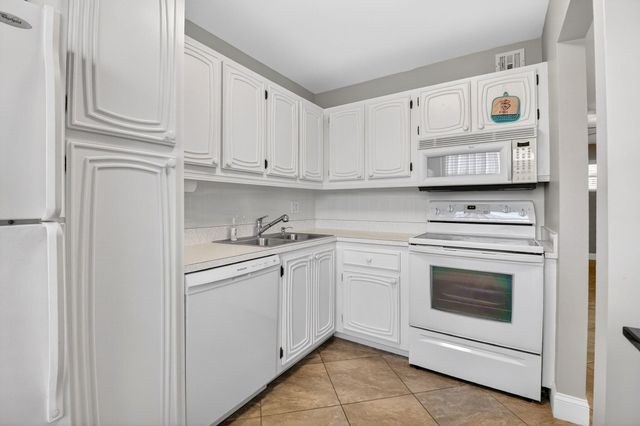 18 Colonial Club Drive 203, Boynton Beach, FL 33435