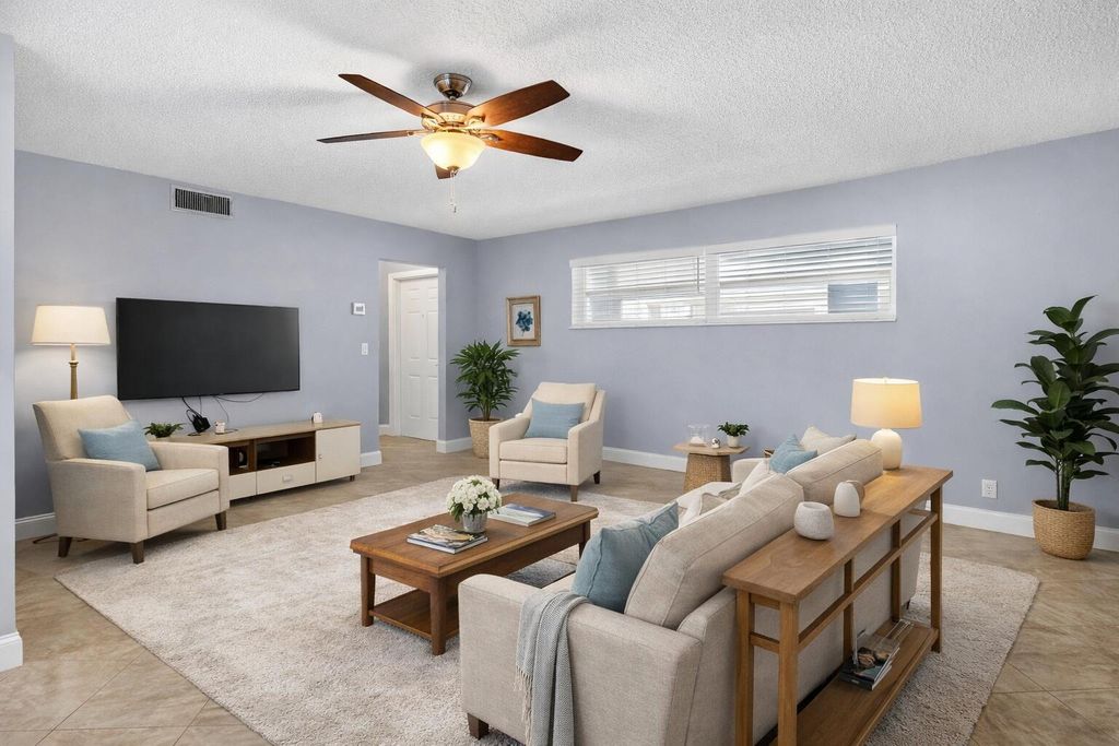 18 Colonial Club Drive 203, Boynton Beach, FL 33435