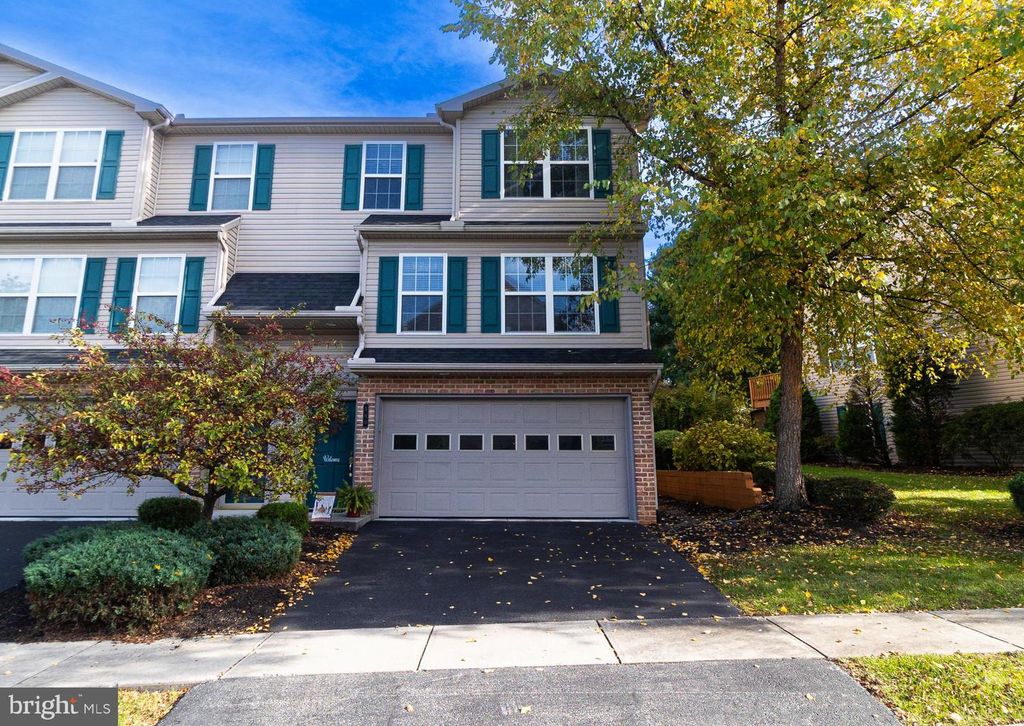 580 MEADOWCROFT CIRCLE, Mechanicsburg, PA 17055