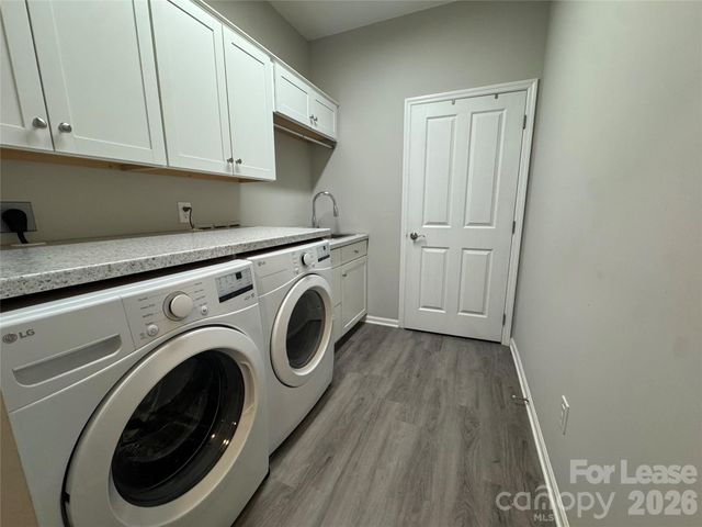 2416 Coltsview Road, Matthews, NC 28105