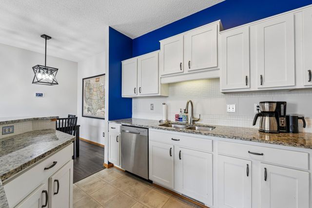 20651 Hampshire Way, Lakeville, MN 55044