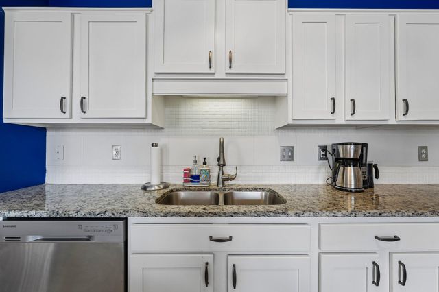 20651 Hampshire Way, Lakeville, MN 55044
