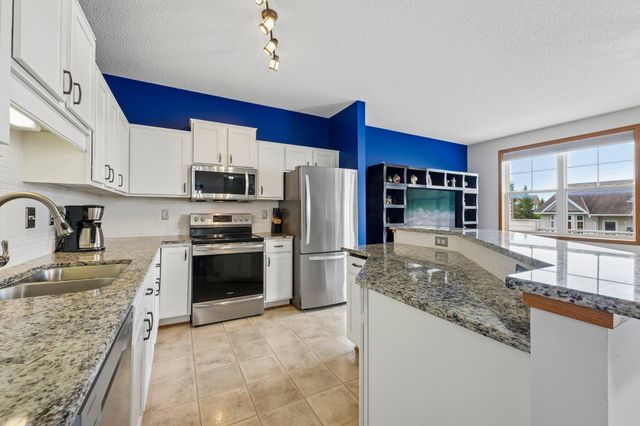 20651 Hampshire Way, Lakeville, MN 55044