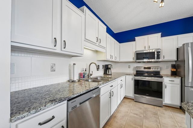 20651 Hampshire Way, Lakeville, MN 55044