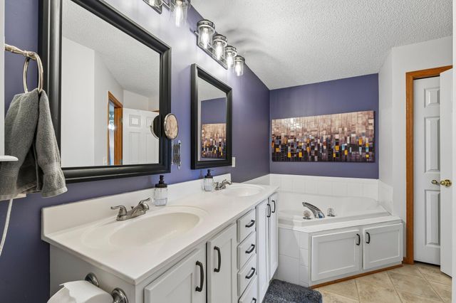 20651 Hampshire Way, Lakeville, MN 55044