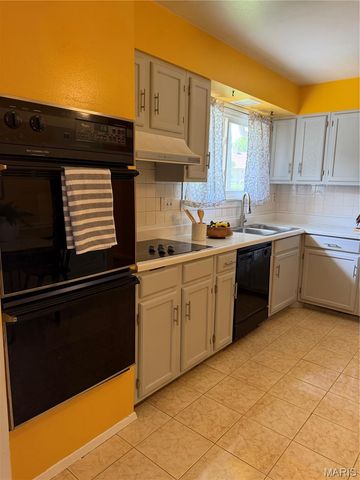 12455 Rocket Drive, Florissant, MO 63033
