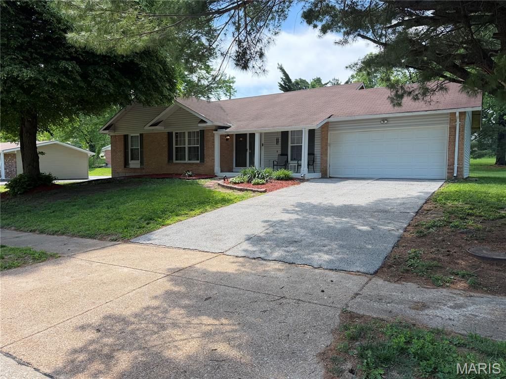 12455 Rocket Drive, Florissant, MO 63033