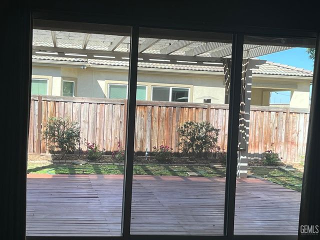 9910 Copenhagen Place, Bakersfield, CA 93306