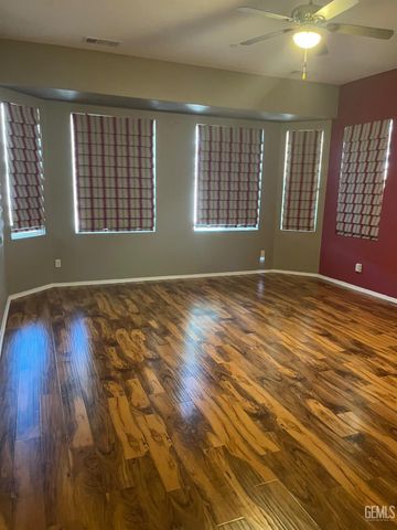 9910 Copenhagen Place, Bakersfield, CA 93306