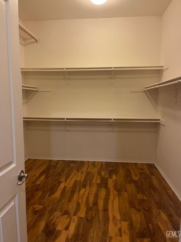 9910 Copenhagen Place, Bakersfield, CA 93306