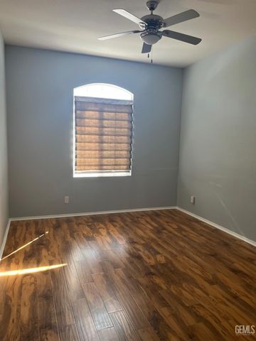 9910 Copenhagen Place, Bakersfield, CA 93306