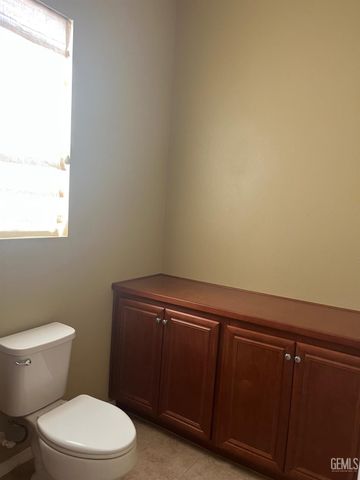 9910 Copenhagen Place, Bakersfield, CA 93306