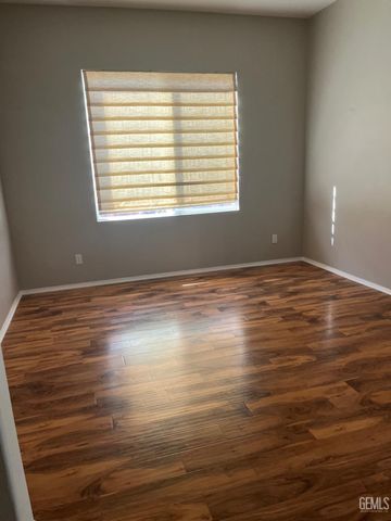 9910 Copenhagen Place, Bakersfield, CA 93306