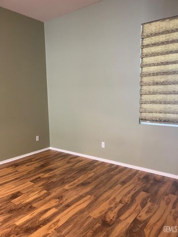 9910 Copenhagen Place, Bakersfield, CA 93306