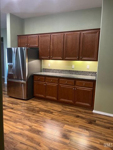 9910 Copenhagen Place, Bakersfield, CA 93306