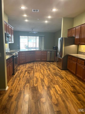 9910 Copenhagen Place, Bakersfield, CA 93306