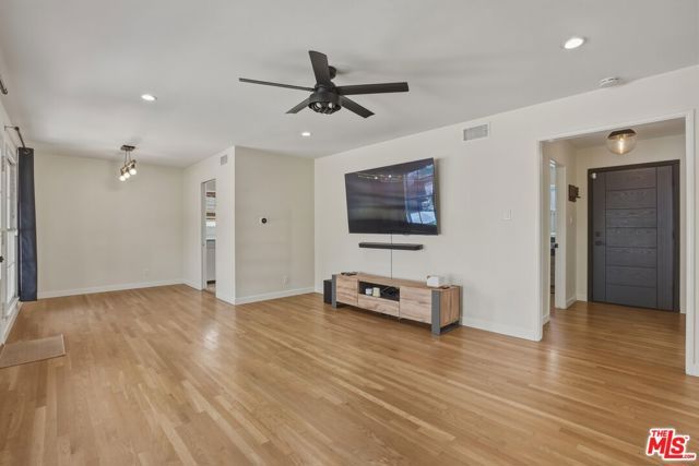 7960 Aldea Avenue, Van Nuys (los Angeles), CA 91406