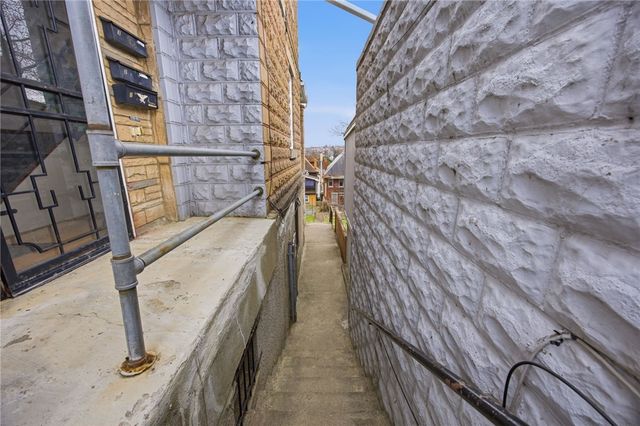 175 Saint Joseph St, Mt Oliver, PA 15210