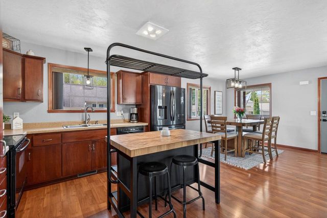 959 BERGAMONT COURT, Menasha, WI 54952