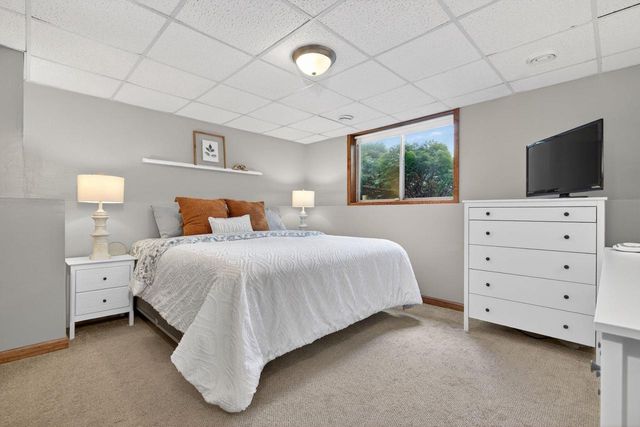 959 BERGAMONT COURT, Menasha, WI 54952