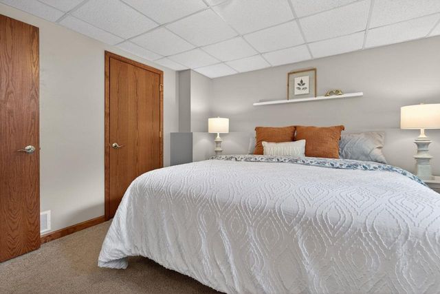 959 BERGAMONT COURT, Menasha, WI 54952