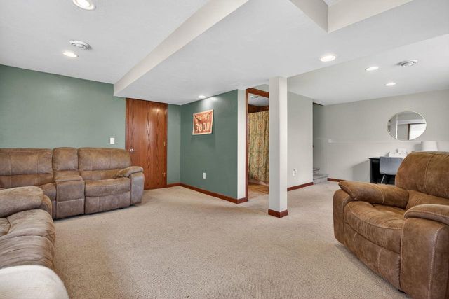 959 BERGAMONT COURT, Menasha, WI 54952