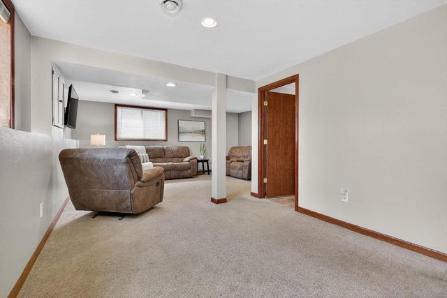 959 BERGAMONT COURT, Menasha, WI 54952