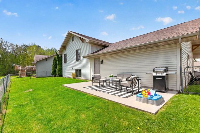 959 BERGAMONT COURT, Menasha, WI 54952