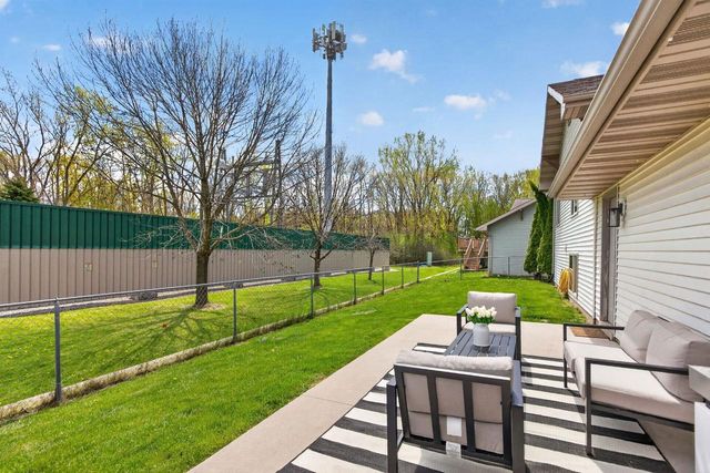 959 BERGAMONT COURT, Menasha, WI 54952