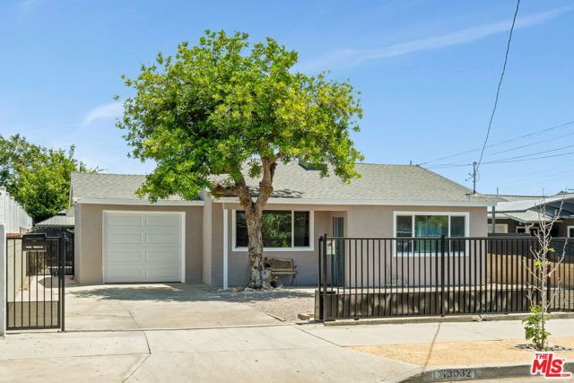 13032 Glamis Street, Pacoima (los Angeles), CA 91331